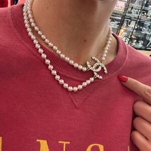 Chanel cc elegant Pearl Necklace with Silver Accents